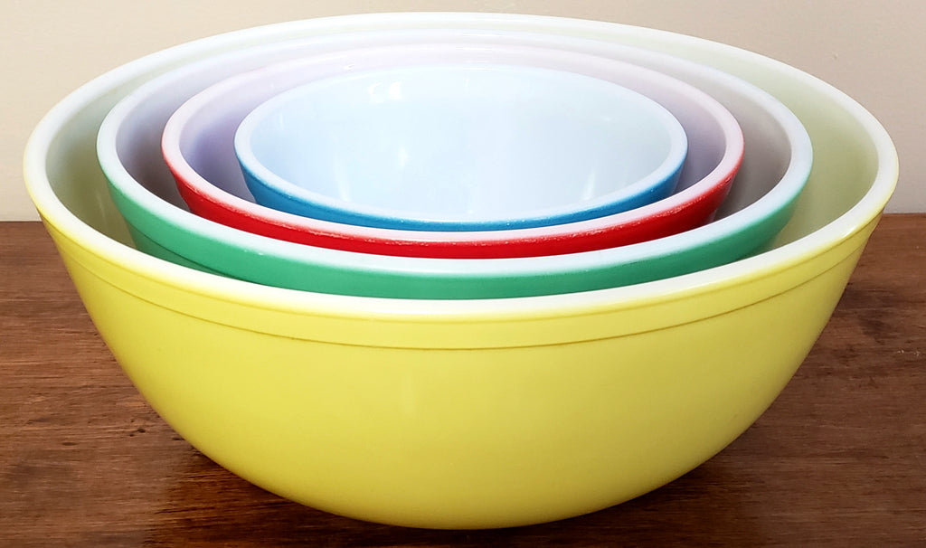 Pyrex bowl set